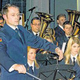 Legte beim Jahreskonzert eine beeindruckende Premiere hin: Andreas Reuber, neuer Hauptmusikzugführer beim Feuerwehrmusikzug Olpe.