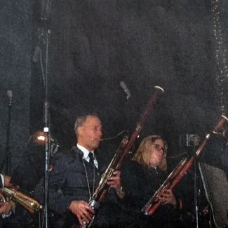 Sopranistin Kristin Hecken glänzte mit ihrer Stimme beim Konzert in der Stadthalle Olpe. Rechts daneben Fagottist und Moderator Martin Kretschmer.
